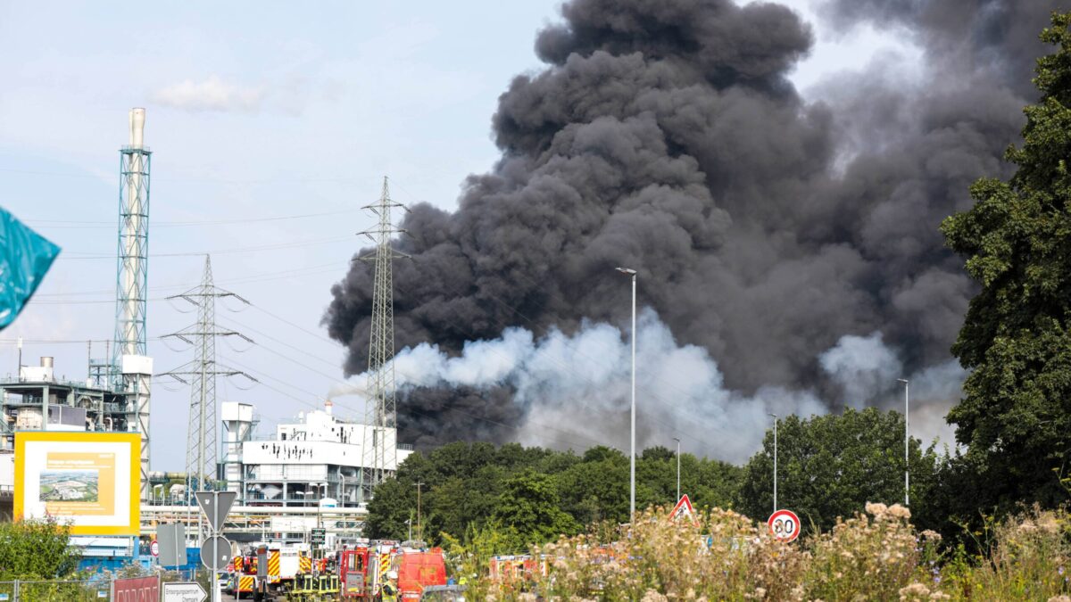 La explosión en un parque químico alemán emitió una nube tóxica: se teme la muerte de los desaparecidos