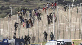 57 inmigrantes entran en Melilla tras protagonizar un salto a la valla de 150 personas