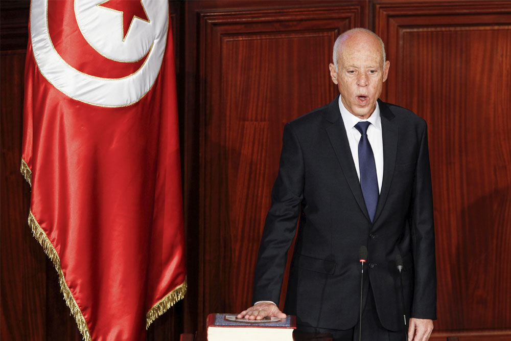El presidente de Túnez cesa al primer ministro y suspende el Parlamento para «salvar al Estado»