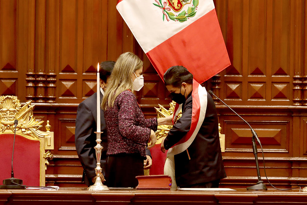 Pedro Castillo asume la presidencia de Perú ante la presencia de Felipe VI