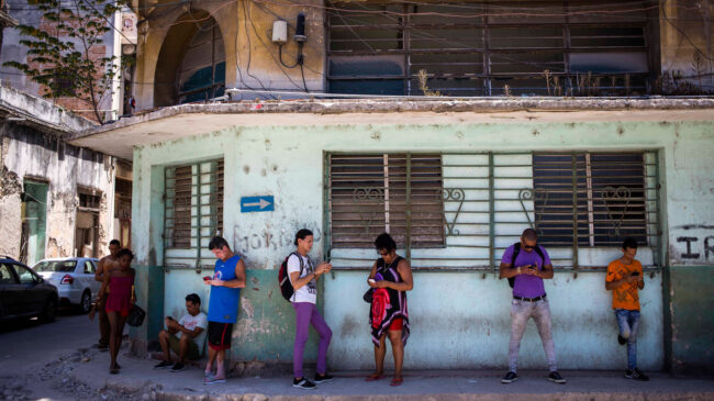 Estados Unidos evalúa su "capacidad tecnológica" para "restaurar" el acceso a internet en Cuba
