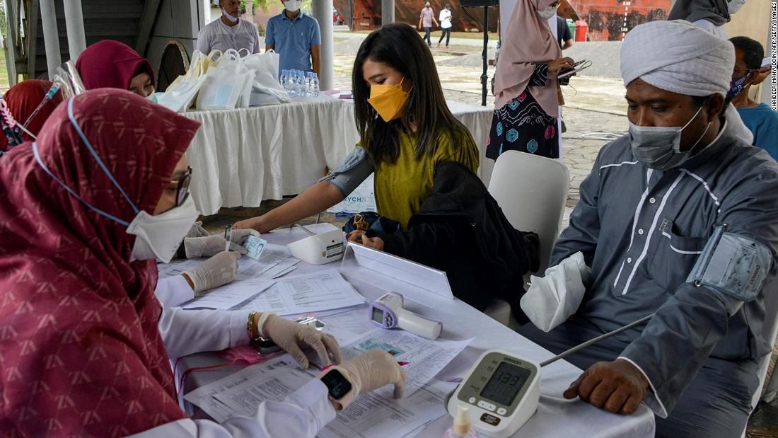 Indonesia alcanza un récord mundial de contagios diarios por el covid-19