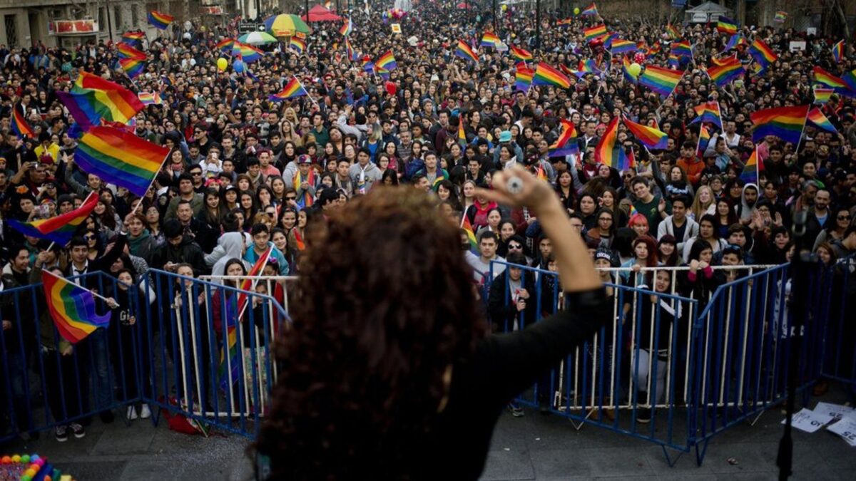 Chile, a un paso de aprobar el matrimonio y la adopción para parejas homosexuales