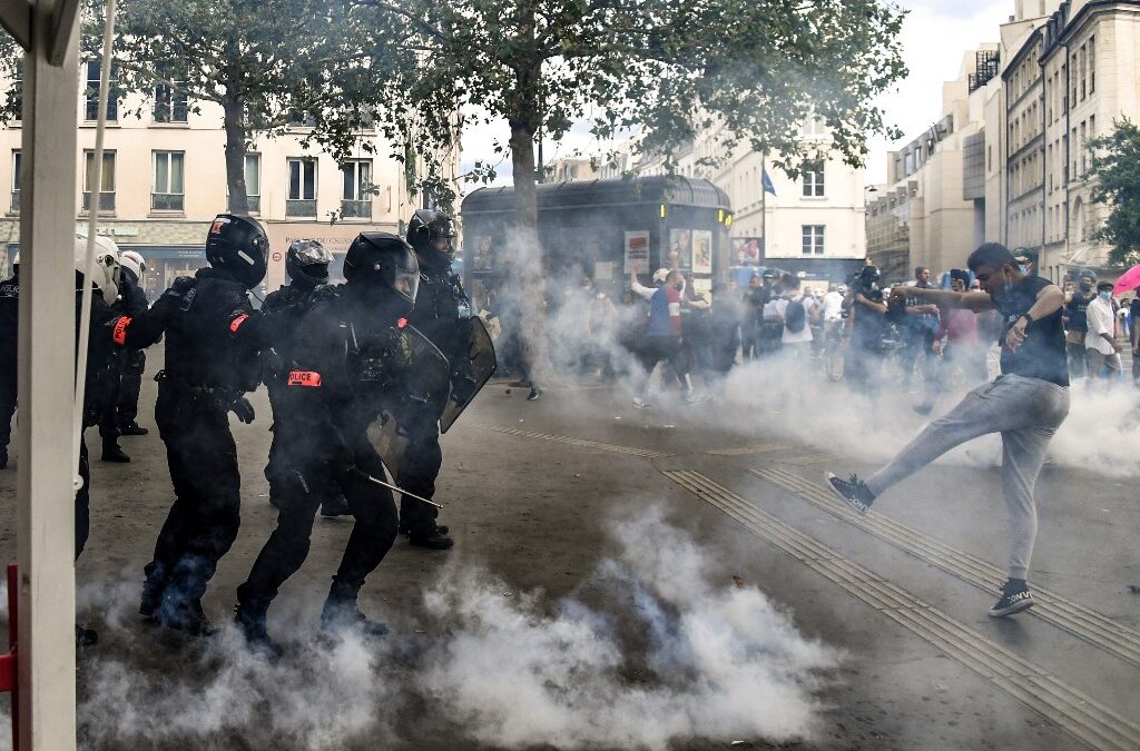 Francia se echa a la calle por tercer sábado consecutivo contra el pase Covid