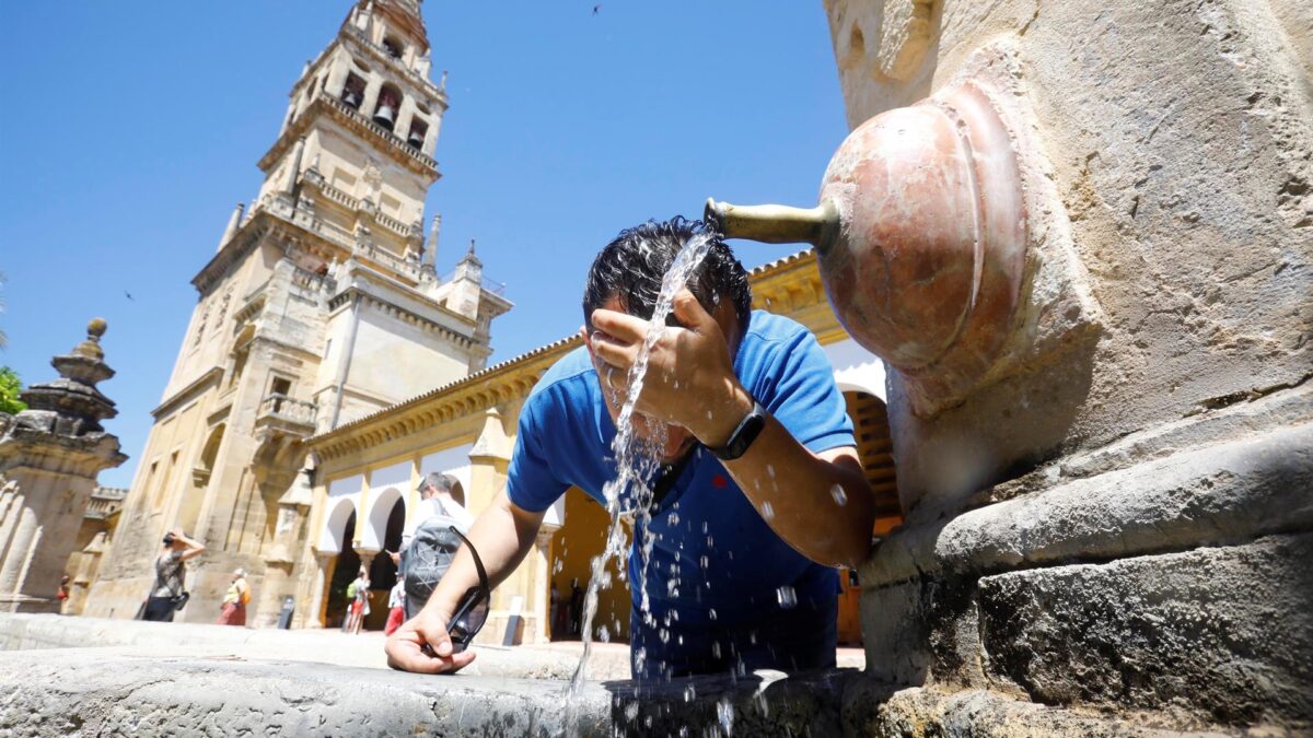 La ola de calor pone en alerta a cinco comunidades