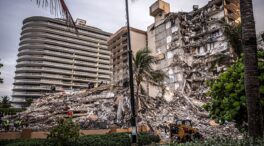 Aumentan a 32 los cuerpos hallados de las víctimas del derrumbe de un edificio en Miami