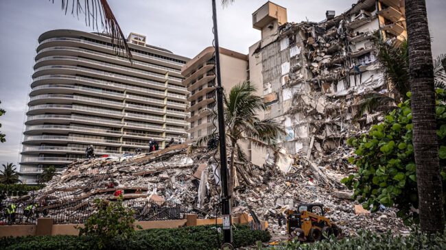 Aumentan a 32 los cuerpos hallados de las víctimas del derrumbe de un edificio en Miami