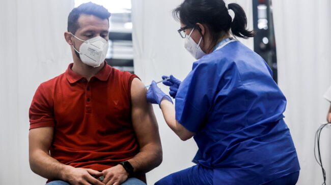 España encabeza la vacunación con pauta completa entre los países más poblados del mundo