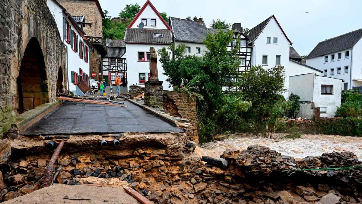 Sube a 50 la cifra de muertos en las devastadoras inundaciones del oeste de Alemania