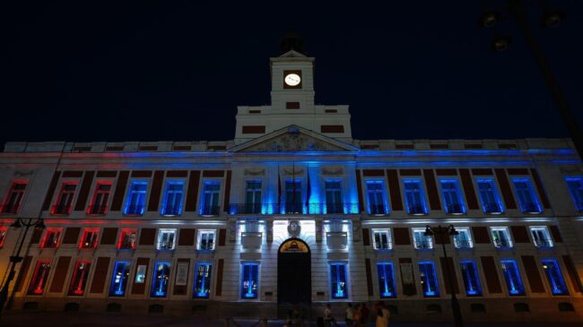 Madrid, iluminada con los colores de la bandera cubana