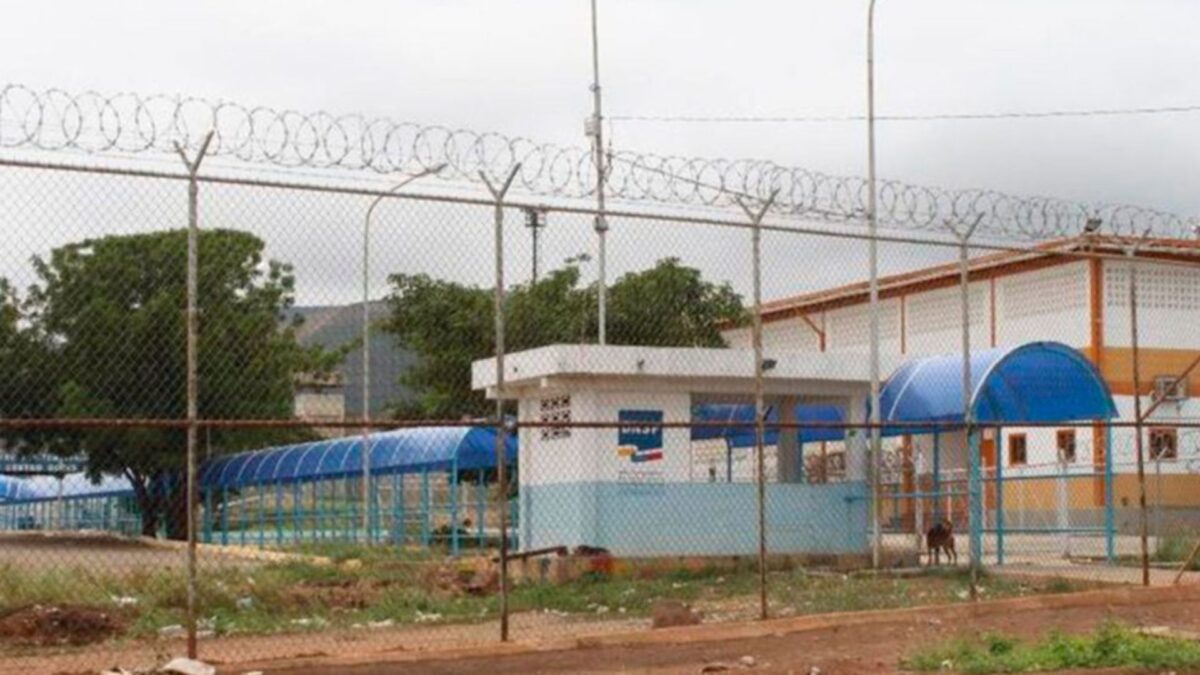 Prostituirse para comer y beber agua potable: la vida de las presas en la cárcel venezolana de Uribana