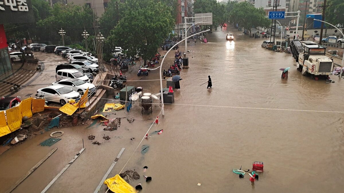 (VÍDEO) China sufre lluvias torrenciales que dejan al menos 12 muertos