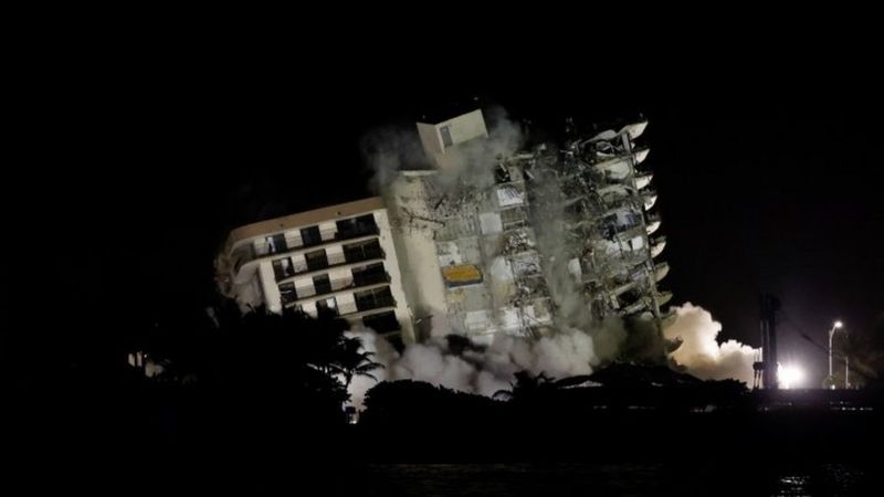 (VÍDEO) El edificio parcialmente derrumbado en Miami Dade es demolido por completo
