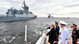 (VÍDEO) Putin presume del poderío de la Armada rusa en el desfile naval en San Petersburgo