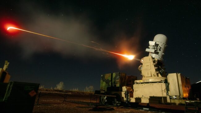 (VÍDEO) El sistema antimisiles C-RAM en acción: la embajada de EE.UU. en Bagdad repele un ataque con cohetes
