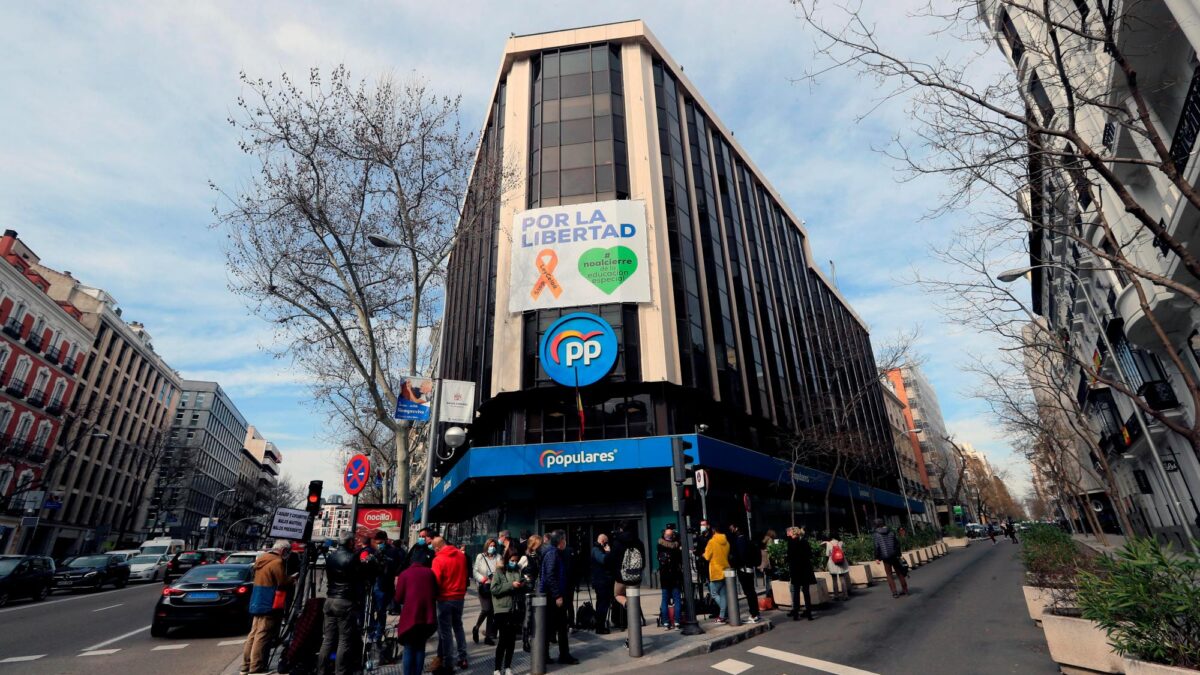 Un afiliado del PP demanda al partido por no haber convocado aún el congreso de Madrid