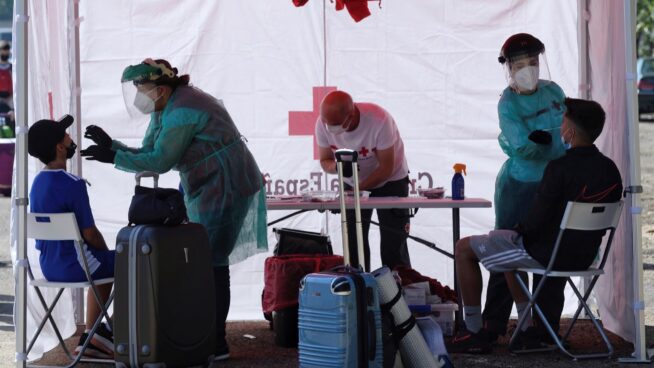 España marca su cifra más baja de muertes por covid en un año mientras la ocupación en ucis sigue bajando