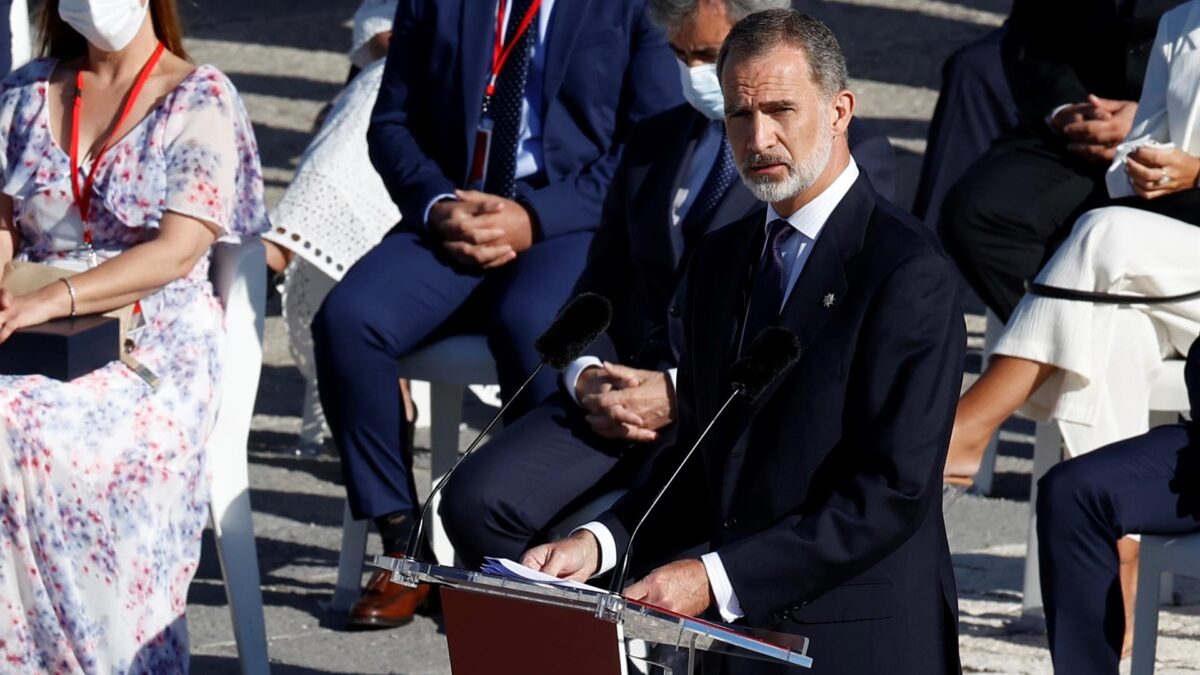 El rey pide que España mantenga «viva la memoria» y aprenda de «todo lo vivido» con el covid
