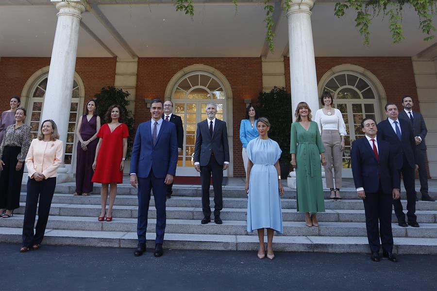 El Gobierno más femenino se hace una foto para la historia