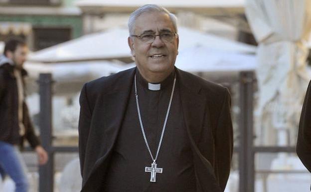 El arzobispo de Granada critica la ley Trans: «Quien ha nacido hombre será siempre hombre»