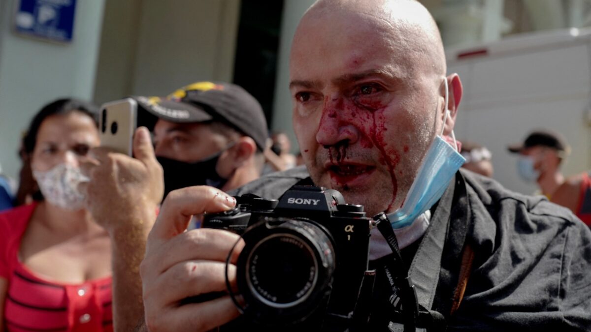 Las autoridades castristas agreden al fotoperiodista español Ramón Espinosa