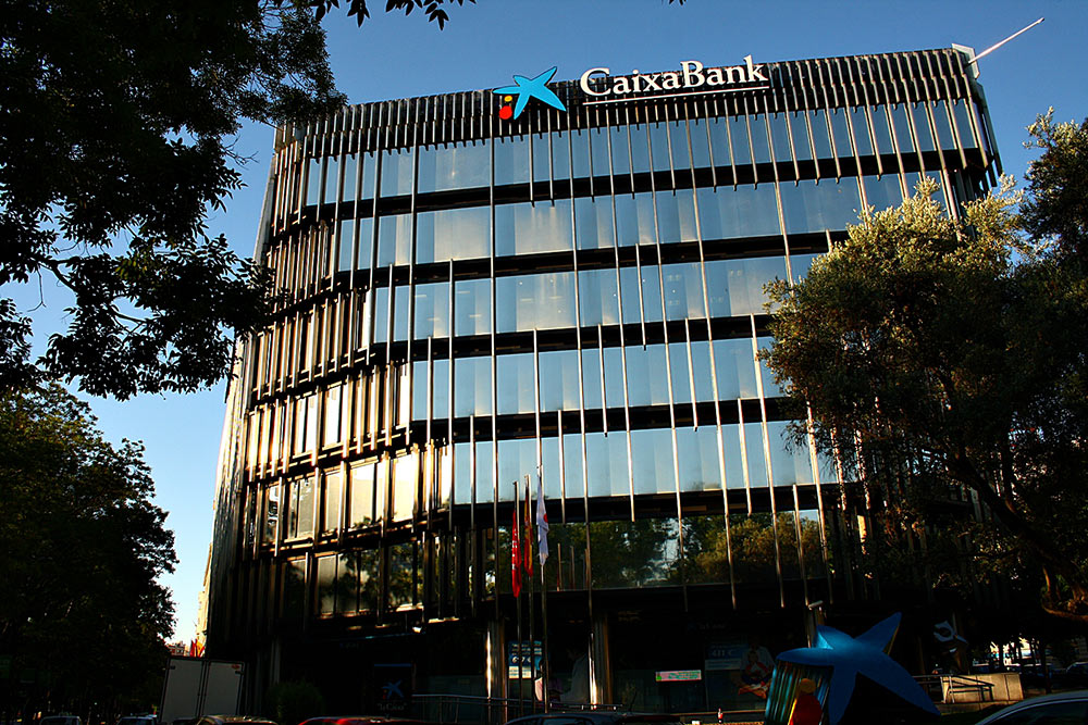 La Justicia aparta a Brufau, Fainé, Repsol y CaixaBank del caso Villarejo