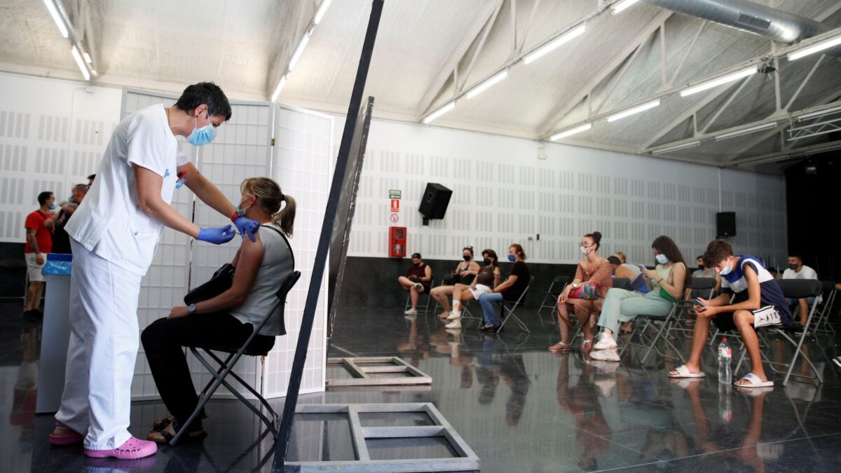 Lo que nos enseña la epidemiología genómica sobre las olas de COVID-19 en España (y cómo evitar una nueva ola)
