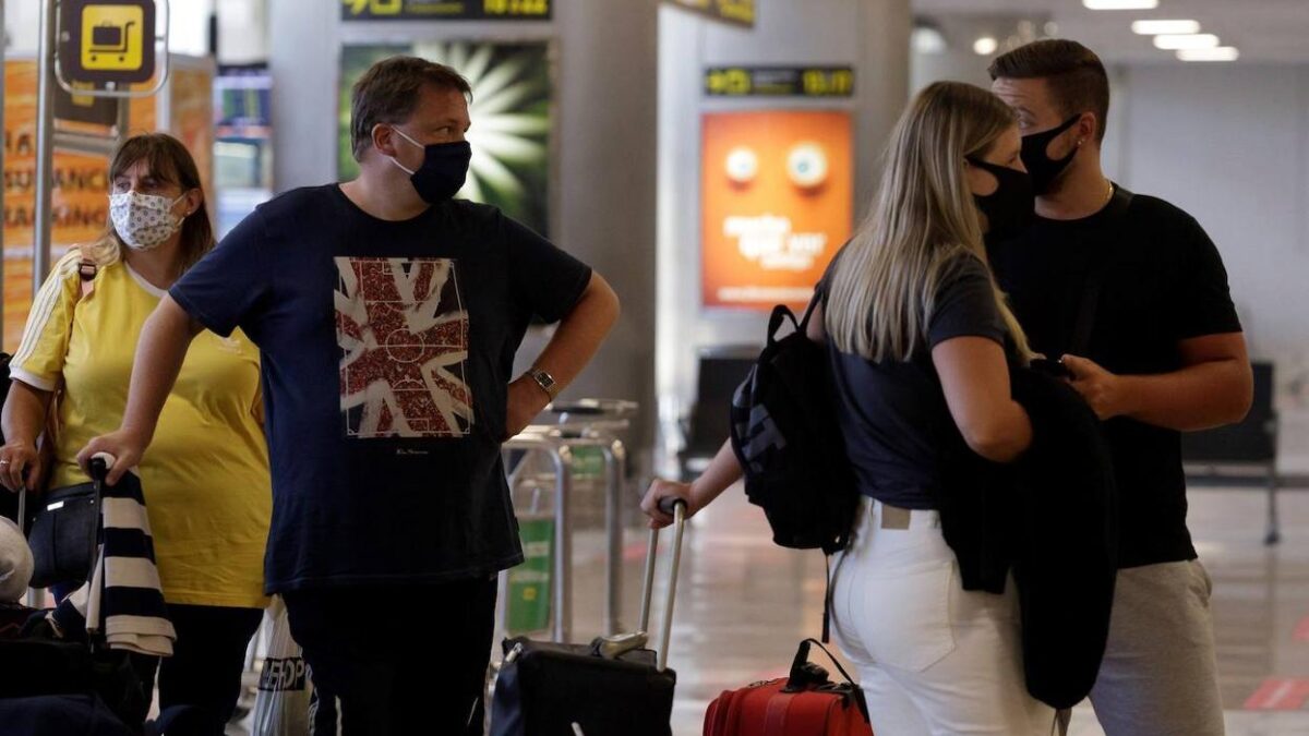 Las reservas de turistas británicos para volar a España se disparan un 400% por las menores restricciones