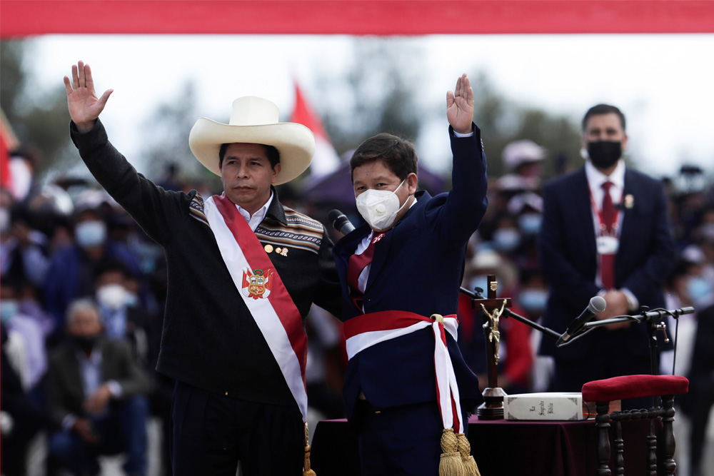 Imputados por presunto lavado de dinero el primer ministro de Perú y el líder del partido de Castillo