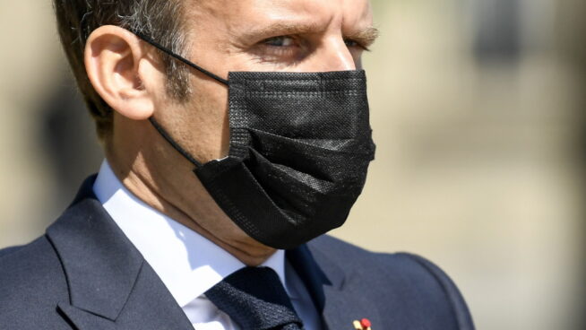 La oposición clama contra Macron mientras el Gobierno mantiene su ataque a los no vacunados: "Nunca se ha considerado presidente de todos"