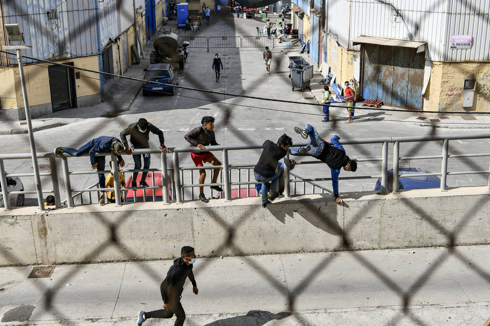 La Fiscalía abre una investigación por la repatriación de menores desde Ceuta