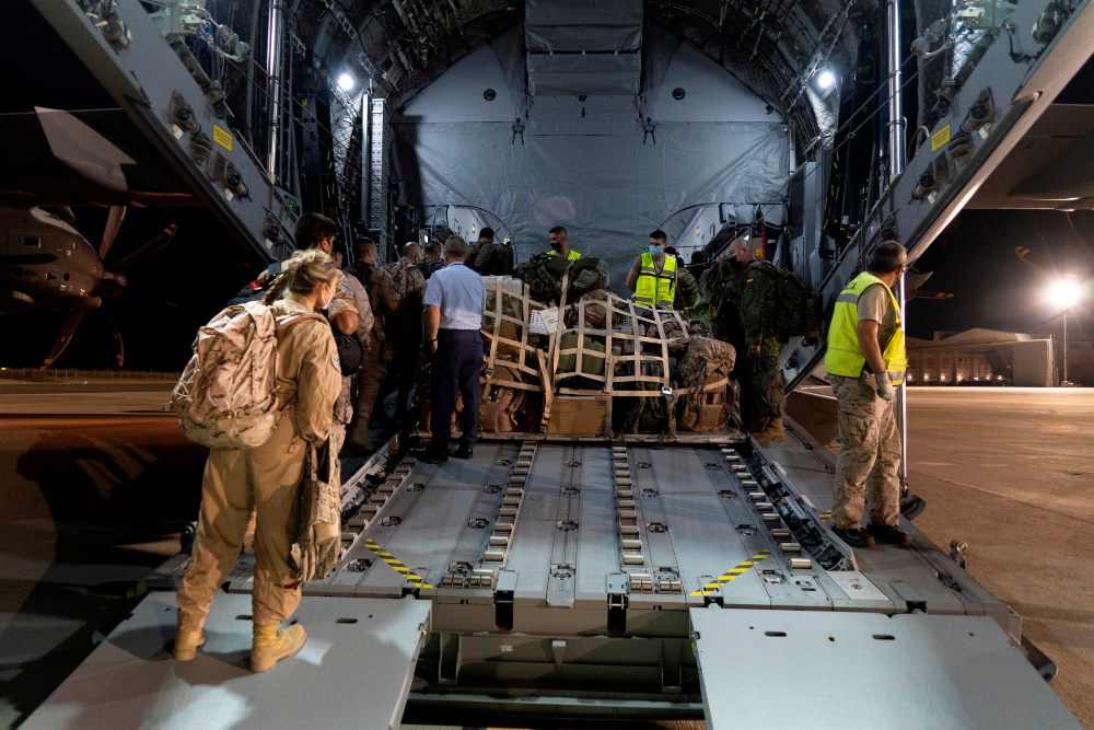 El primer avión para evacuar a españoles sale de Kabul hacia Dubái