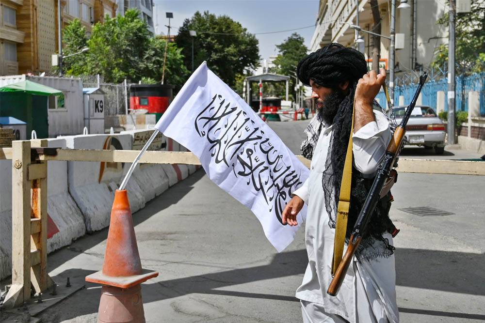 Los talibanes anuncian la creación del Emirato Islámico de Afganistán