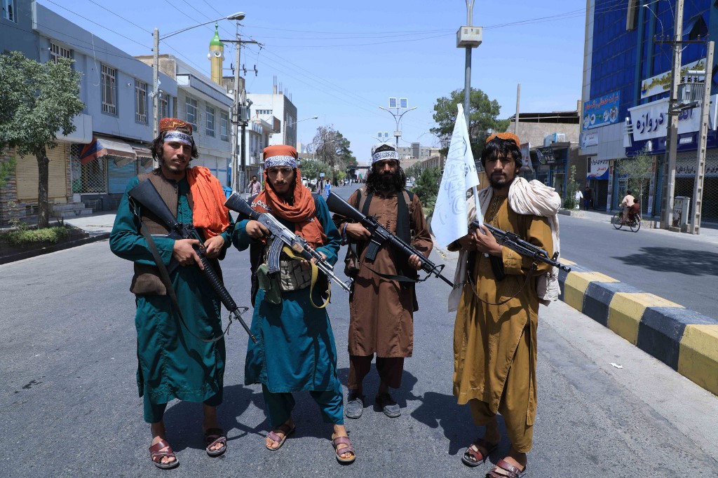 Los talibanes buscan a afganos que ayudaron a EEUU para capturarlos, según un documento de la ONU