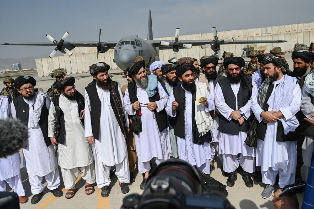 Los talibanes declaran la «completa independencia» de Afganistán y prometen un Gobierno islámico «inclusivo»