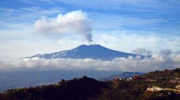 (VÍDEO) El Etna sufre una erupción de su cráter sureste que provoca una lluvia de cenizas