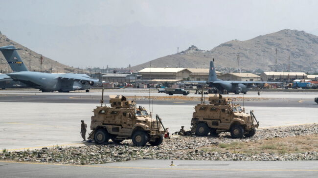 Los talibanes prohíben a los afganos ir al aeropuerto de Kabul durante las evacuaciones