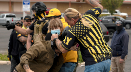 (VÍDEO) Tiros en plena calle y lucha cuerpo a cuerpo: así se enfrentaron los Proud Boys y los Antifa en Portland