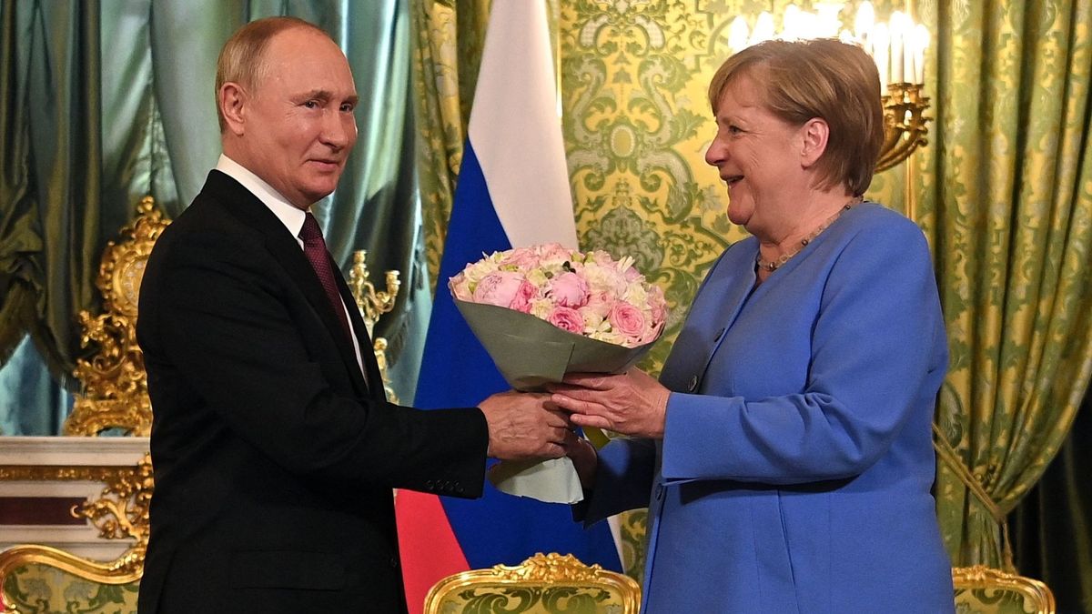 Merkel amenaza con sanciones a Rusia si usa el Nord Stream 2 como arma geopolítica