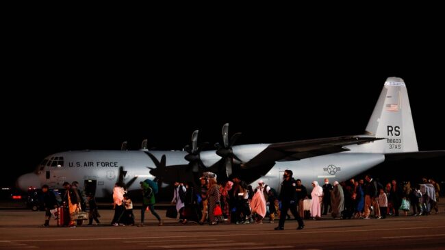 Más de 240 afganos evacuados llegarán a España entre hoy y el martes