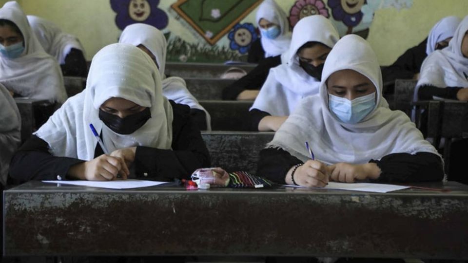Los talibanes confirman la segregación por sexos en las escuelas tras anunciar que las mujeres podrán estudiar en Afganistán