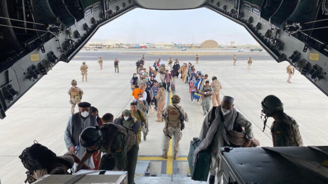 Despega de Dubái el segundo avión español con evacuados afganos con destino Madrid
