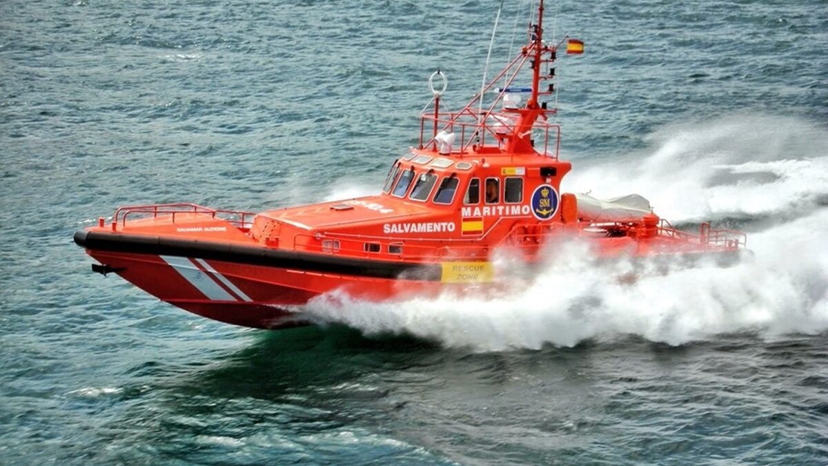 Rescatan una embarcación neumática con 33 inmigrantes al sur de Fuerteventura