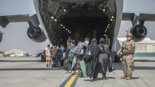 EE.UU. y sus socios ya evacuaron a más de 100.000 personas de Afganistán