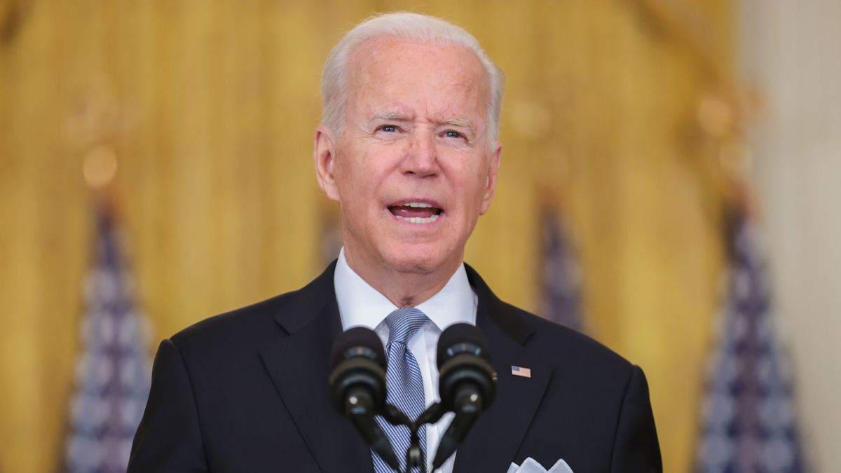 Biden defiende "por completo" la retirada de Afganistán y culpa del caos al Gobierno caído