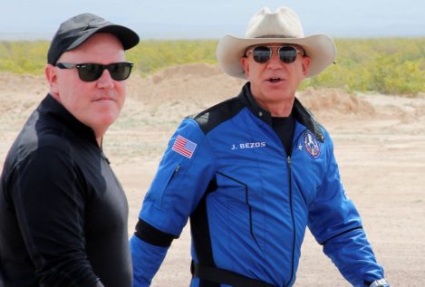 Bezos va al espacio y tú compras jabón sólido