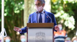Revilla vuelve a teorizar sobre el virus: seguirá llevando la mascarilla en exteriores por su uso "positivo" aunque "el riesgo es mínimo"