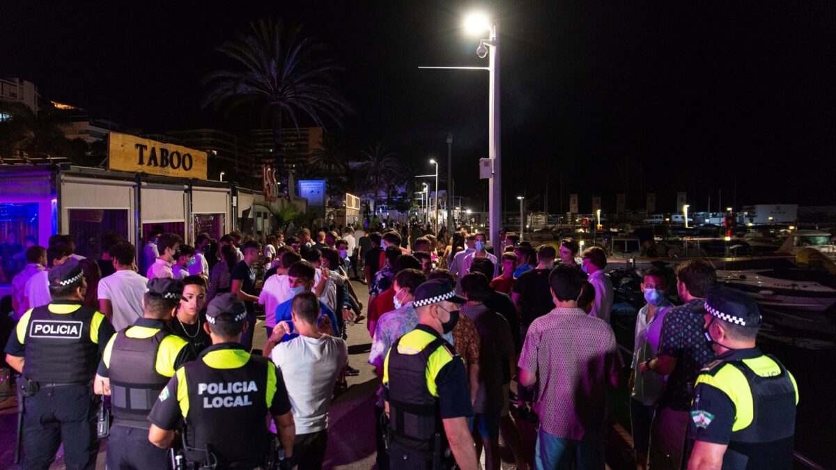 Andalucía suspende el certificado covid para el ocio nocturno y pide su aval judicial