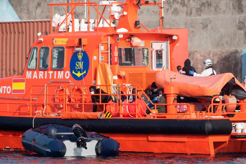 Al menos 14 muertos en el viaje de una patera rescatada en Fuerteventura