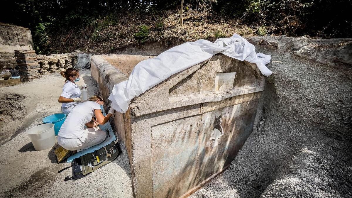 Hallan una tumba con un cuerpo momificado en Pompeya: el misterio de Marcus Venerius